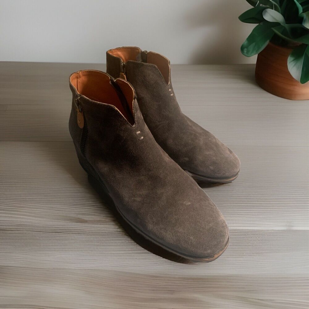 Gentle Souls Boots Ella Wedge Women's Gray Suede  Ankle Zip Casual Size 7.5 M